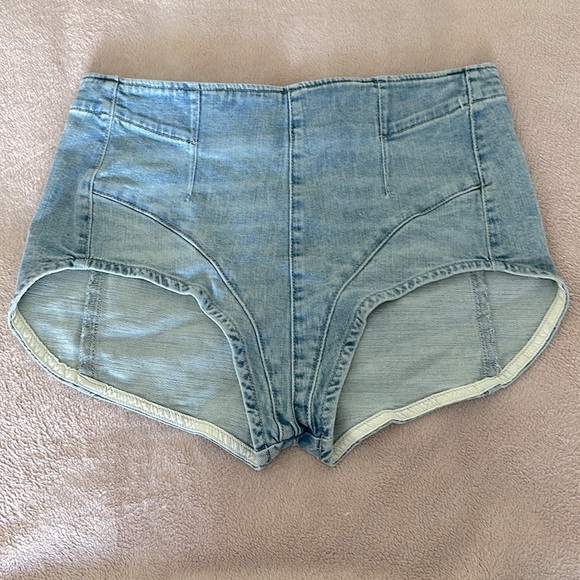 Free People We The Free Keep It Brief Denim Micro Shorts East Coast NEW $58! - Picture 5 of 7